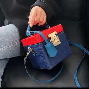 Bucket handbags
